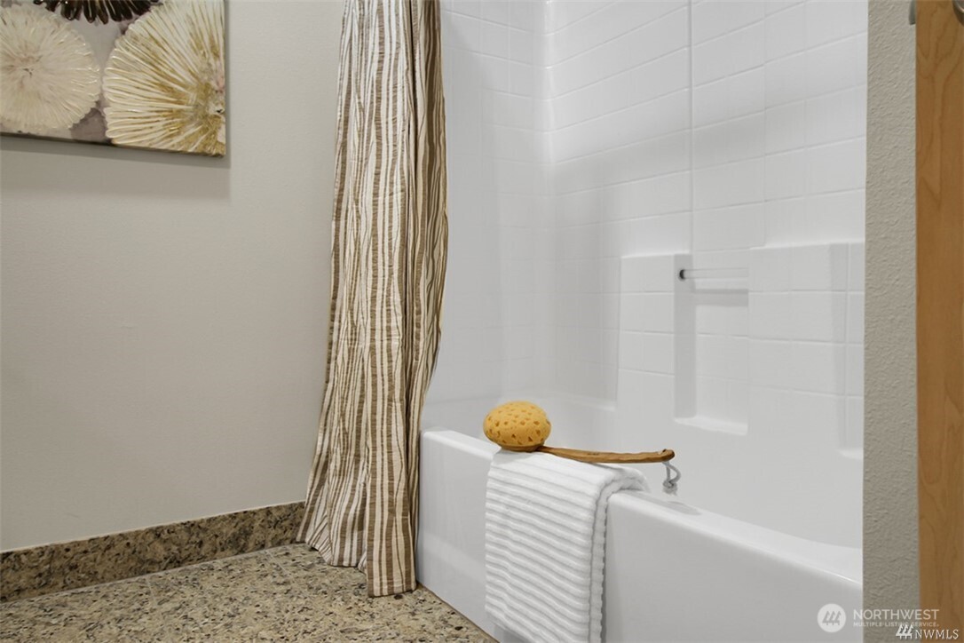 424 North 85th Street, Unit 406 Seattle, WA 98103 - Photo 21 of 34