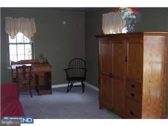 11 Mill Road Norristown, PA 19401 - Photo 4 of 7 Living Room