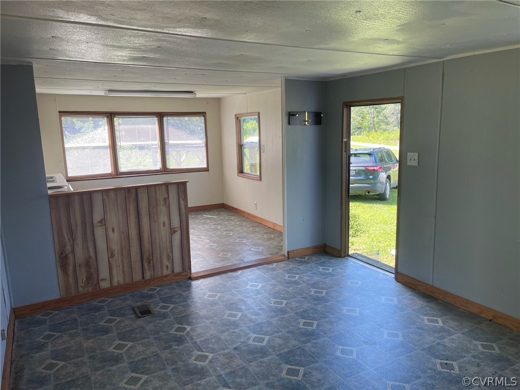 498 Coleman Road Dillwyn, VA 23936 - Photo 2 of 38 Vacant - Livingroom looking into Kitchen