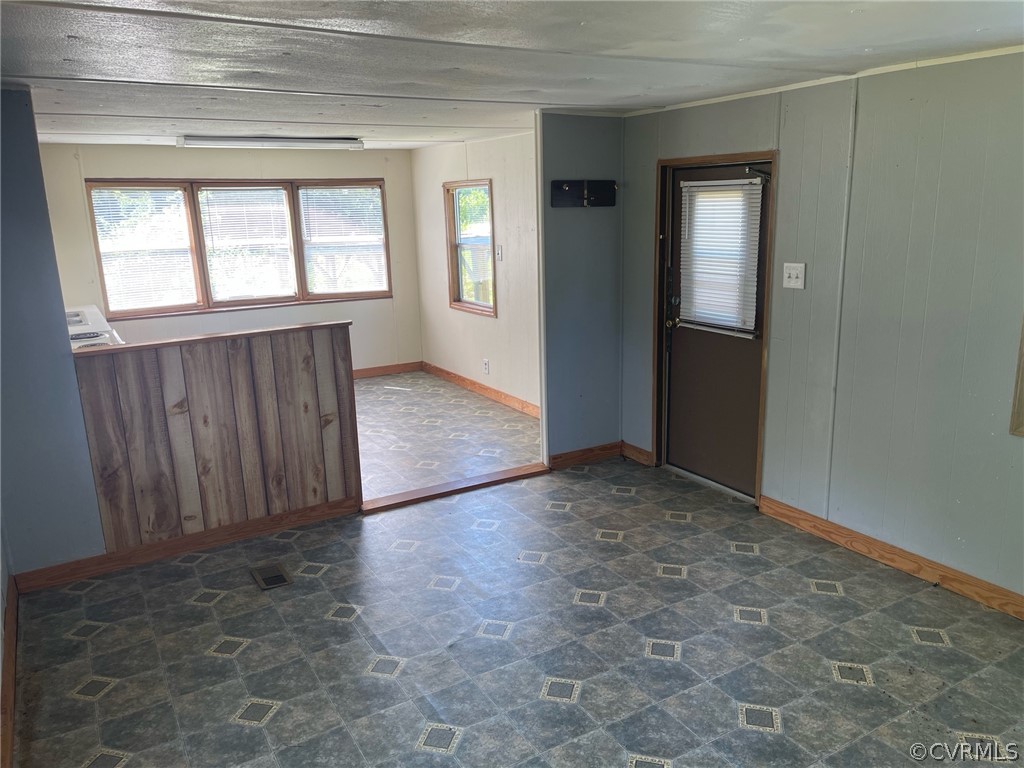 498 Coleman Road Dillwyn, VA 23936 - Photo 3 of 38 Vacant - Livingroom looking into Kitchen