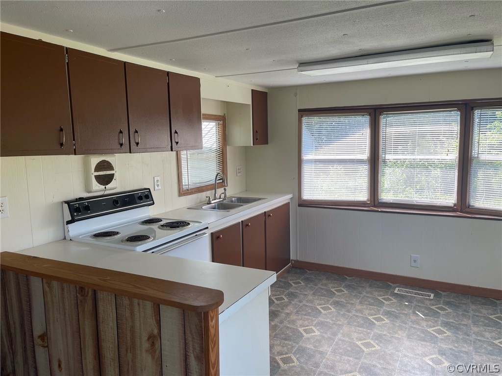 498 Coleman Road Dillwyn, VA 23936 - Photo 5 of 38 Vacant - Kitchen