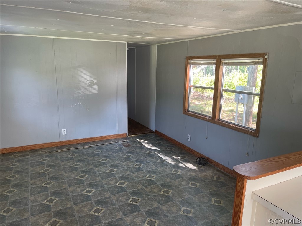 498 Coleman Road Dillwyn, VA 23936 - Photo 6 of 38 Vacant - Living Room