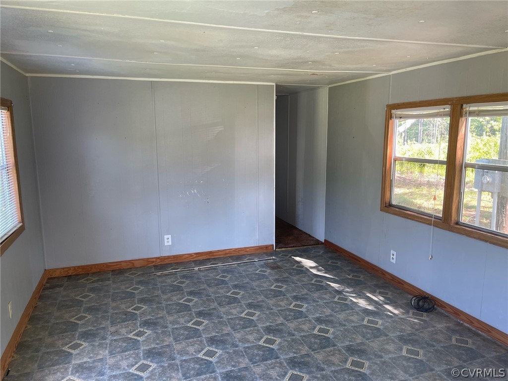498 Coleman Road Dillwyn, VA 23936 - Photo 7 of 38 Vacant - Living Room