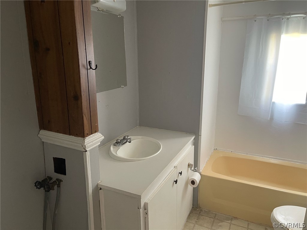 498 Coleman Road Dillwyn, VA 23936 - Photo 10 of 38 Stackable washer/dryer hookup