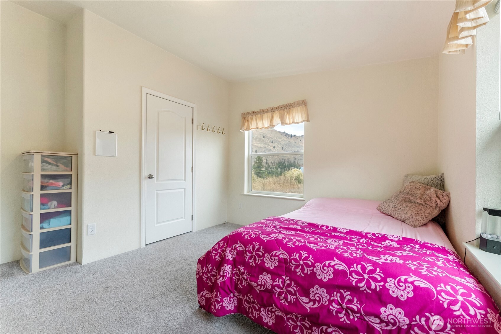 2431 Highway 153 Twisp, WA 98856 - Photo 28 of 40 a bedroom with a bed and a window