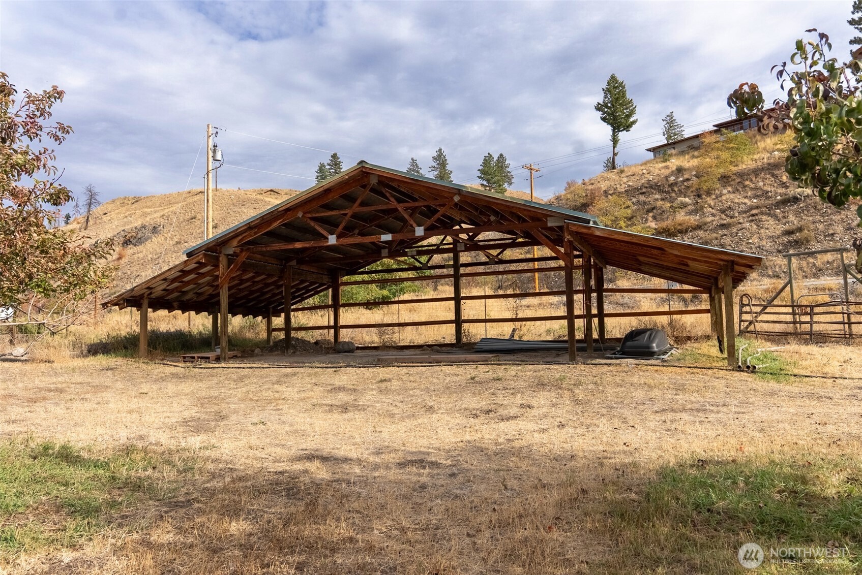 2431 Highway 153 Twisp, WA 98856 - Photo 34 of 40 a big room with wooden fence