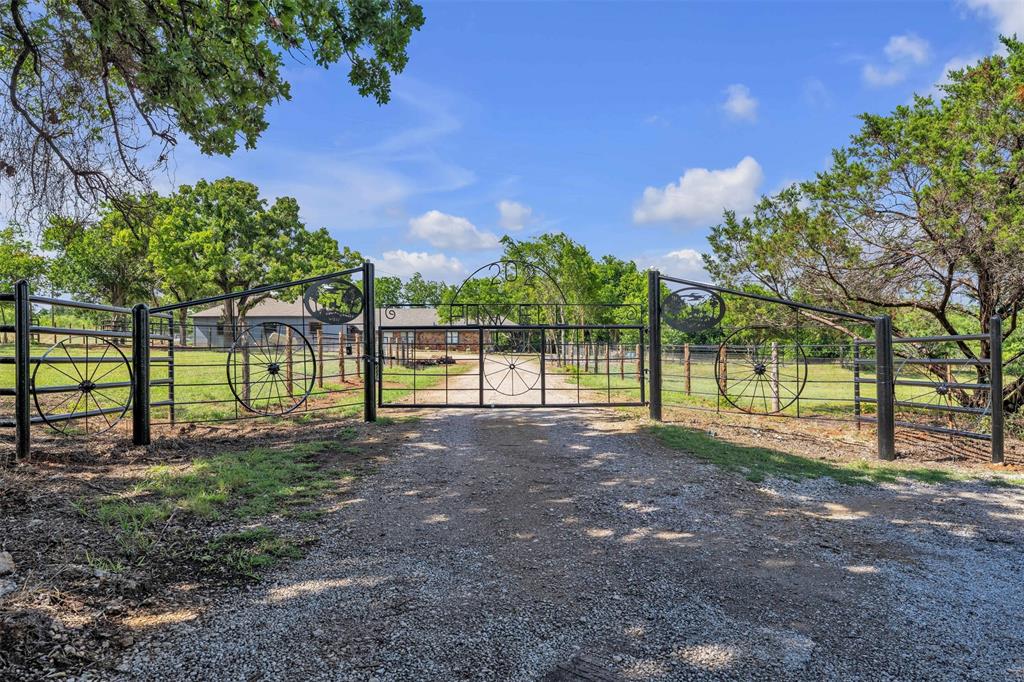 202 Powell Road Weatherford, TX 76088 - Photo 3 of 40