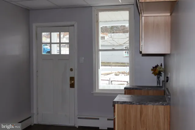 $1,200 | 319 North Columbia Street, Tamaqua, PA 18252