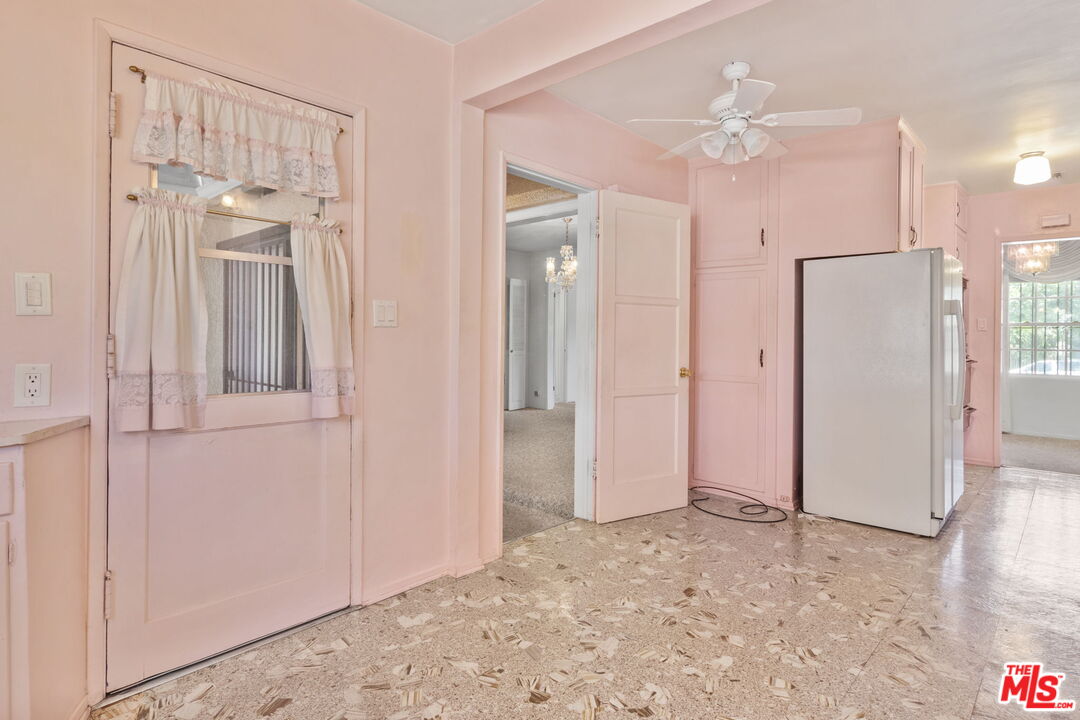 6900 Corbin Avenue Reseda, CA 91335 - Photo 15 of 35