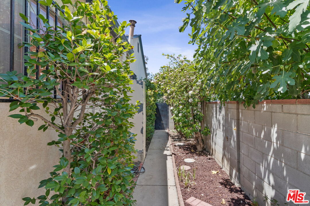 6900 Corbin Avenue Reseda, CA 91335 - Photo 27 of 35 a view of a garden with pathway