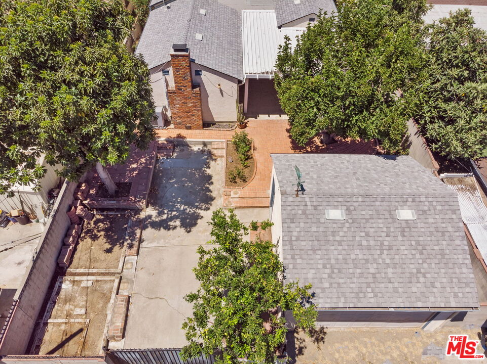 6900 Corbin Avenue Reseda, CA 91335 - Photo 29 of 35 an aerial view of residential houses with outdoor space