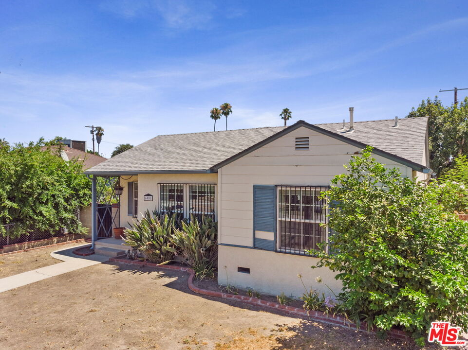 6900 Corbin Avenue Reseda, CA 91335 - Photo 3 of 35 a view of a house with a yard