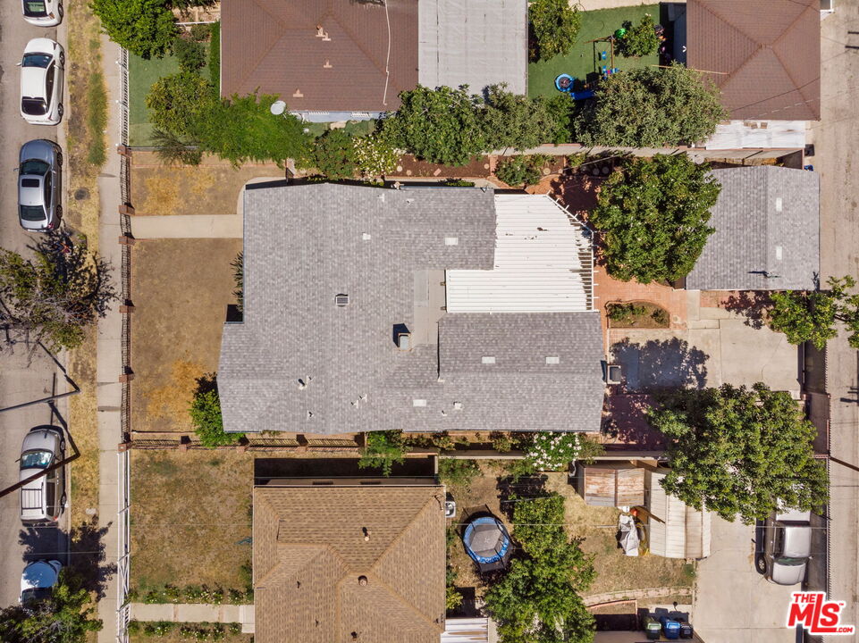 6900 Corbin Avenue Reseda, CA 91335 - Photo 32 of 35 an aerial view of a house with a yard