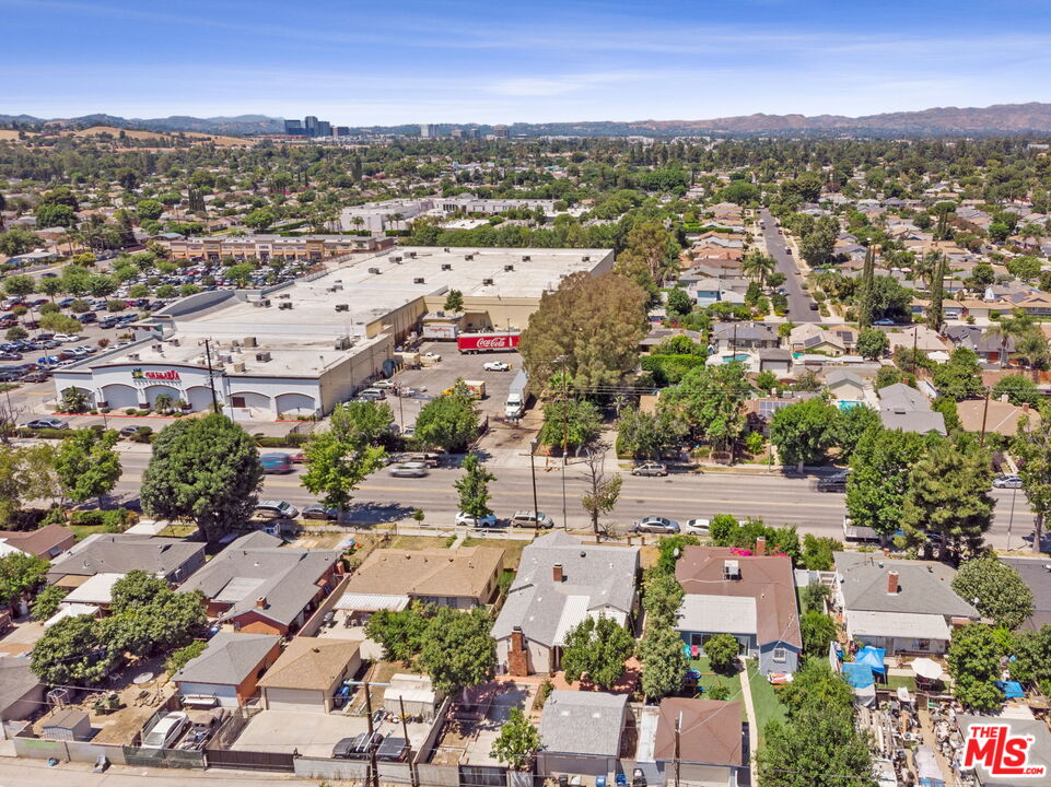 6900 Corbin Avenue Reseda, CA 91335 - Photo 33 of 35 an aerial view of residential houses with outdoor space
