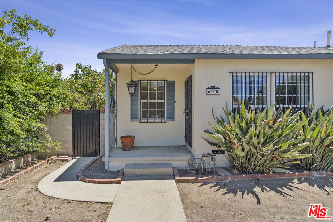 6900 Corbin Avenue Reseda, CA 91335 - Photo 5 of 35 a view of a house with a flower garden