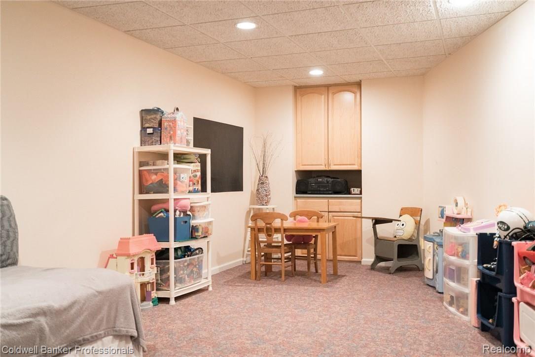 3724 Newcastle Drive Rochester, MI 48306 - Photo 33 of 39 3724-Newcastle-Dr-32.jpg