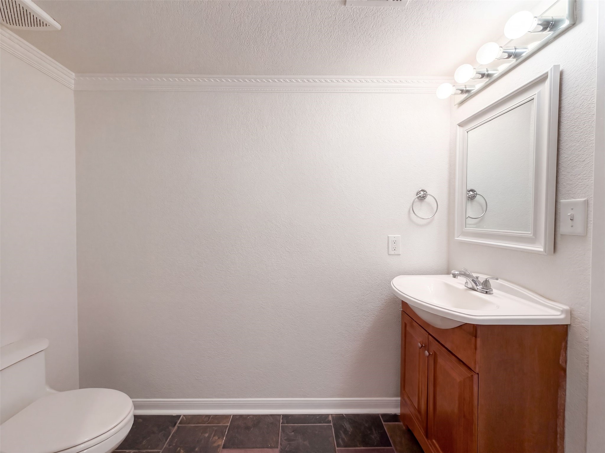 1119 Coe Road Pinehurst, TX 77362 - Photo 14 of 18 Gallery Image 14