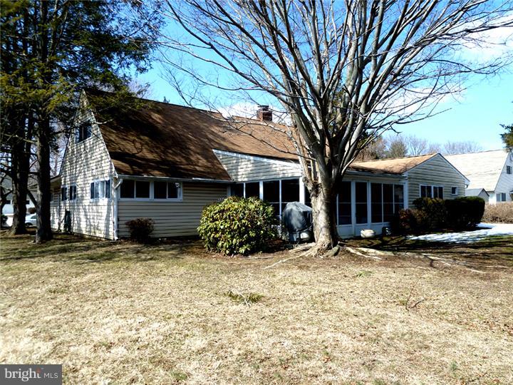 20 Firebush Road Levittown, PA 19056 - Photo 21 of 25 Exterior Back