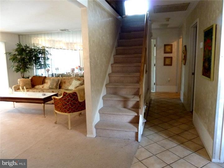 20 Firebush Road Levittown, PA 19056 - Photo 5 of 25 Foyer
