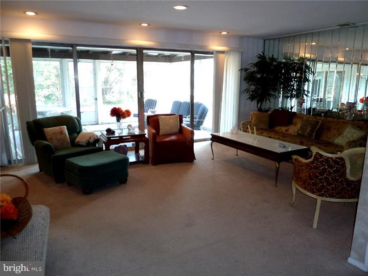 20 Firebush Road Levittown, PA 19056 - Photo 6 of 25 Living Room