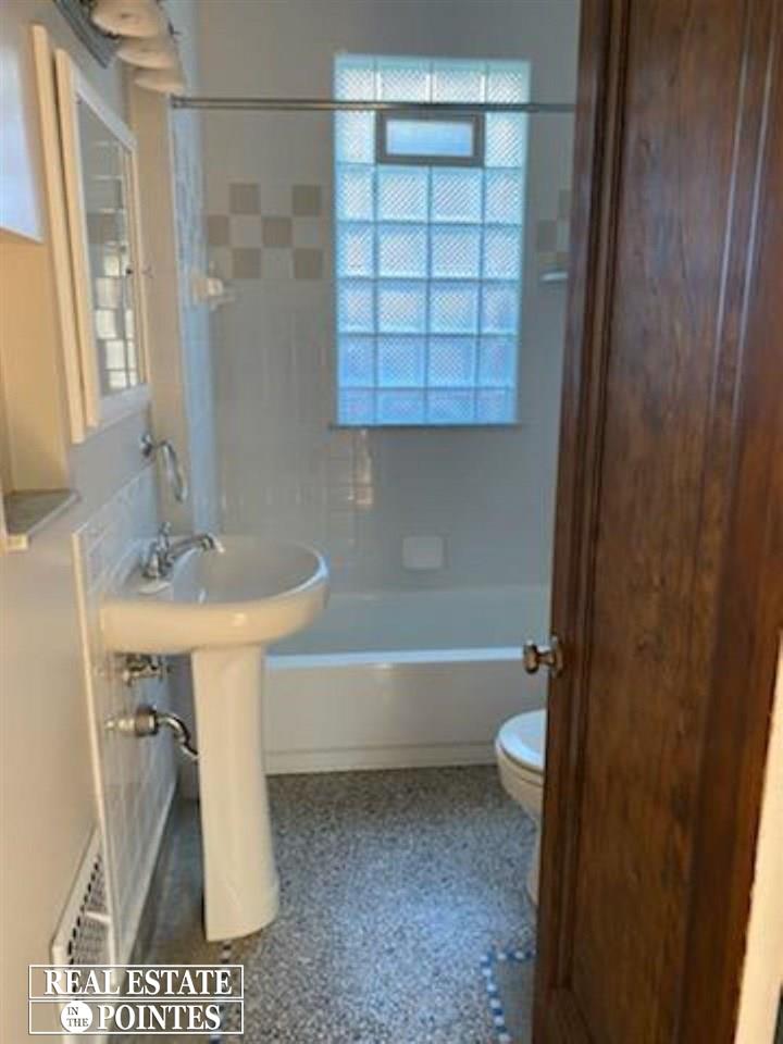 909-911 Nottingham Road Grosse Pointe, MI 48230 - Photo 6 of 9