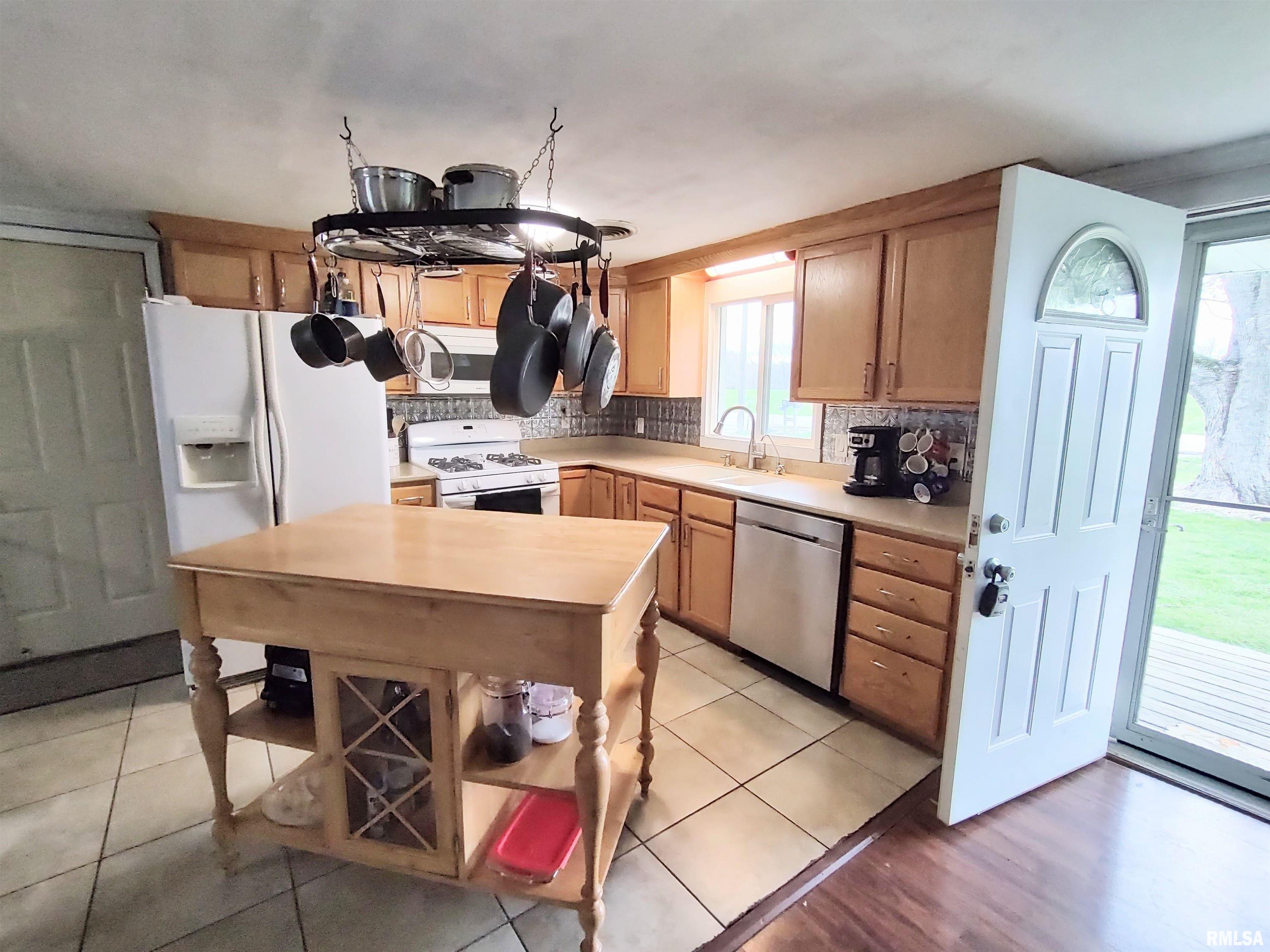 1512 Hickory Point Road Metamora, IL 61548 - Photo 11 of 36 Gallery Image 11