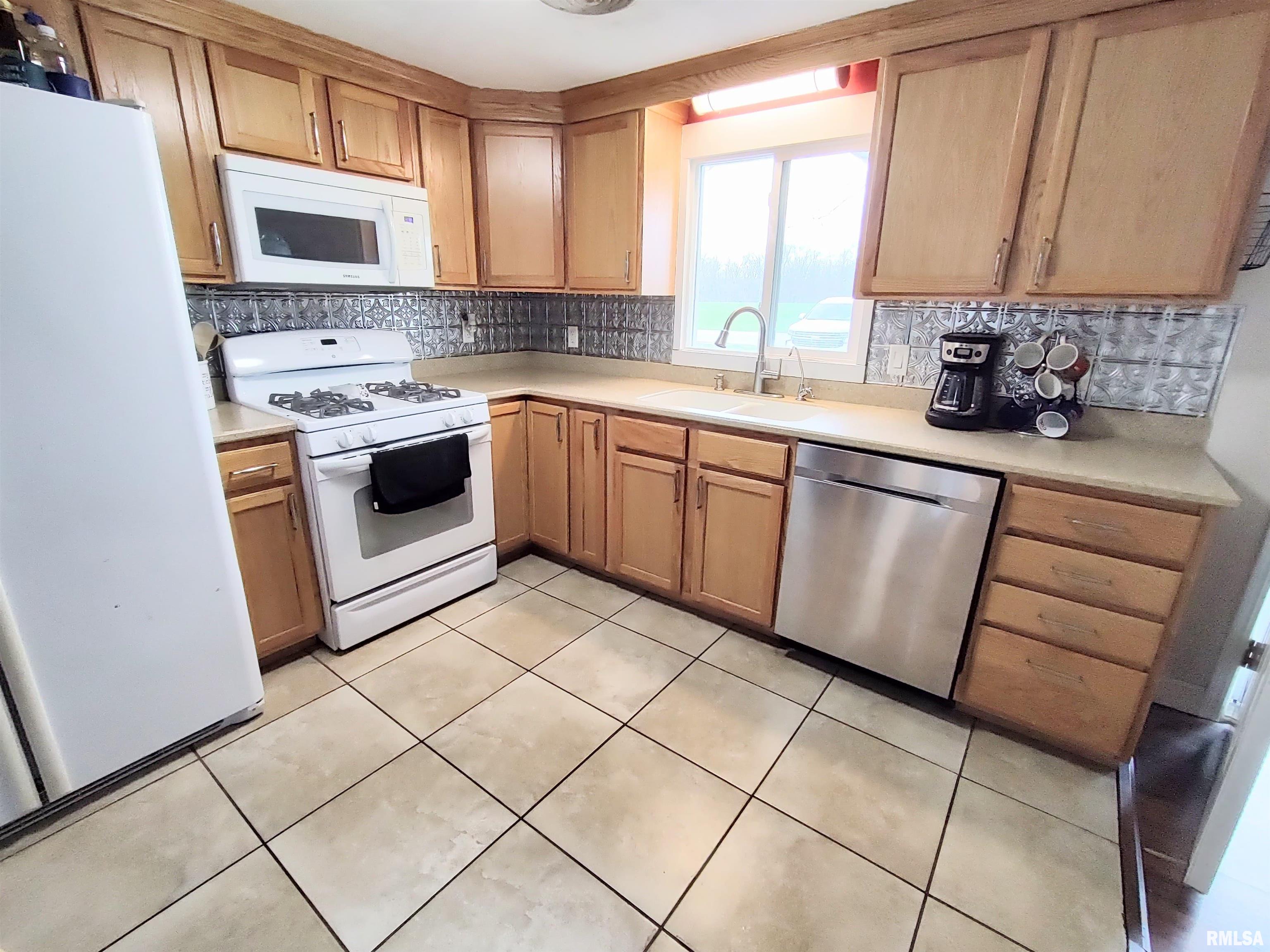 1512 Hickory Point Road Metamora, IL 61548 - Photo 13 of 36 Gallery Image 13