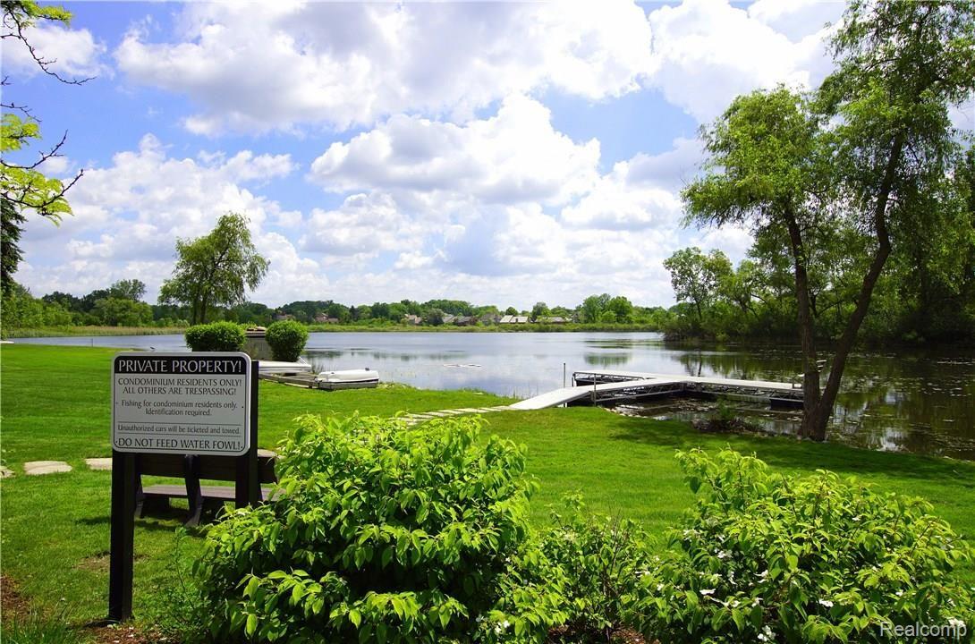5264 Simpson Lake Road West Bloomfield, MI 48323 - Photo 26 of 27 DSC04260.JPG