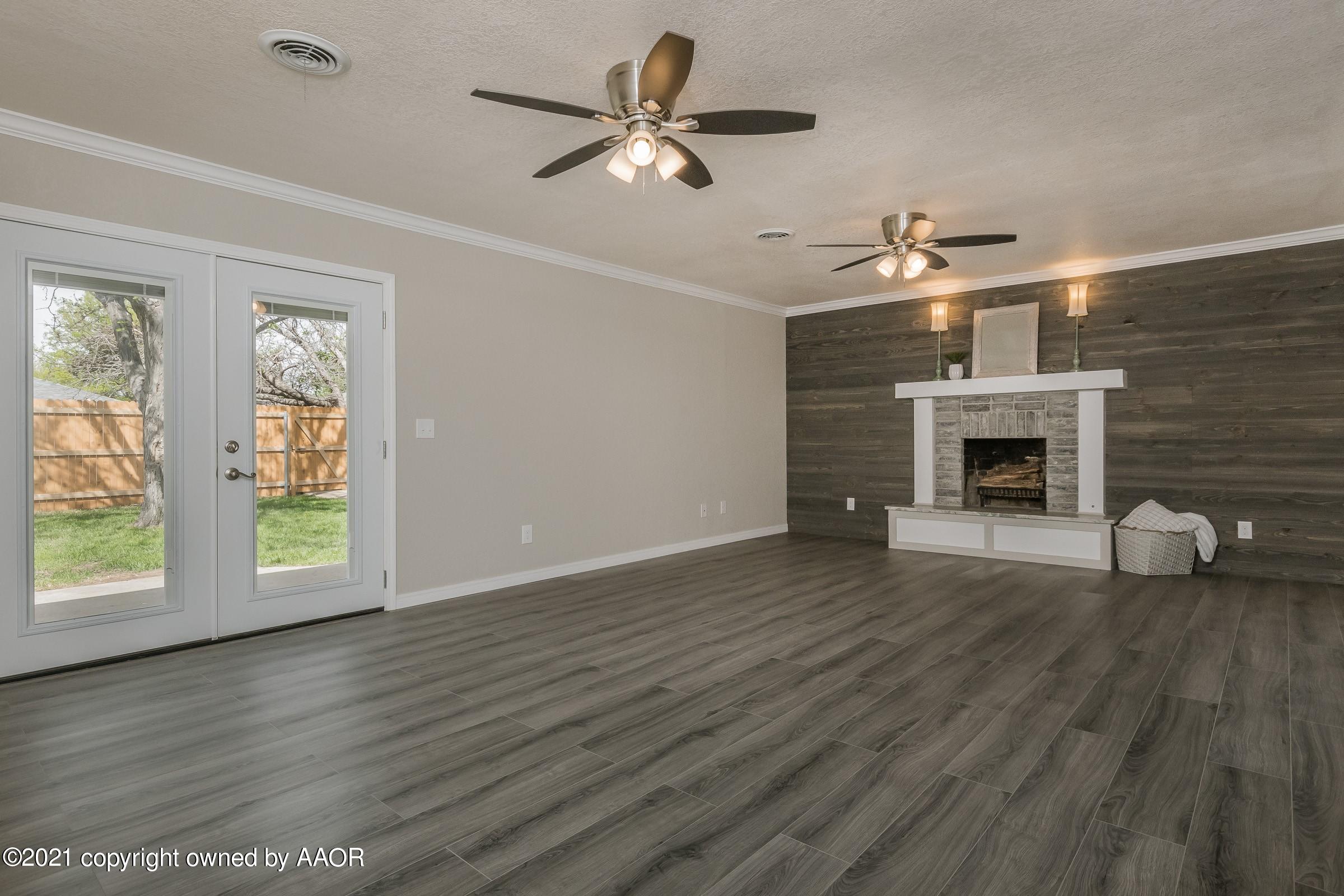 4206 Kingston Road Amarillo, TX 79109 - Photo 2 of 17 Living Room
