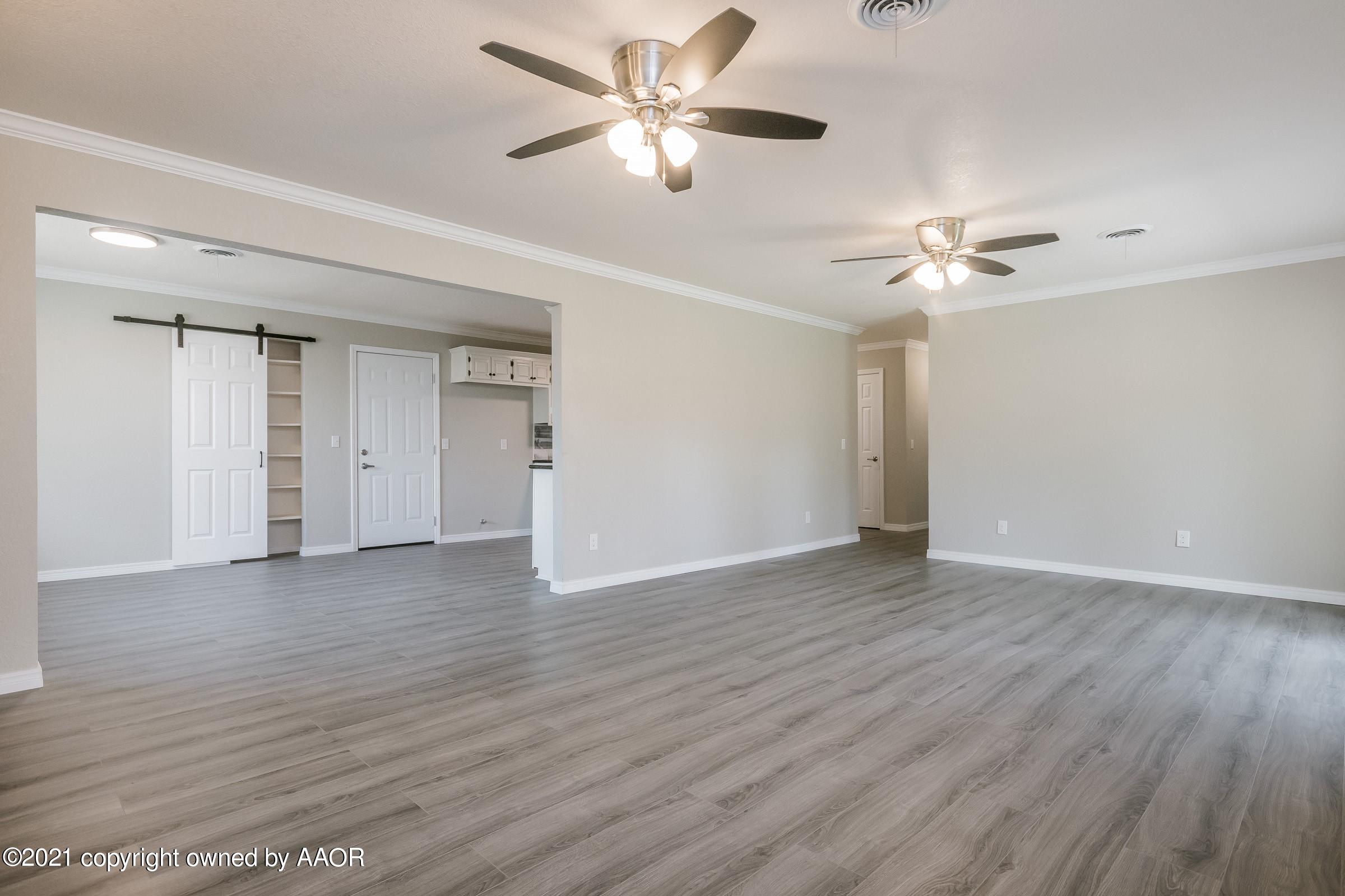 4206 Kingston Road Amarillo, TX 79109 - Photo 3 of 17 Living Room to Kitchen