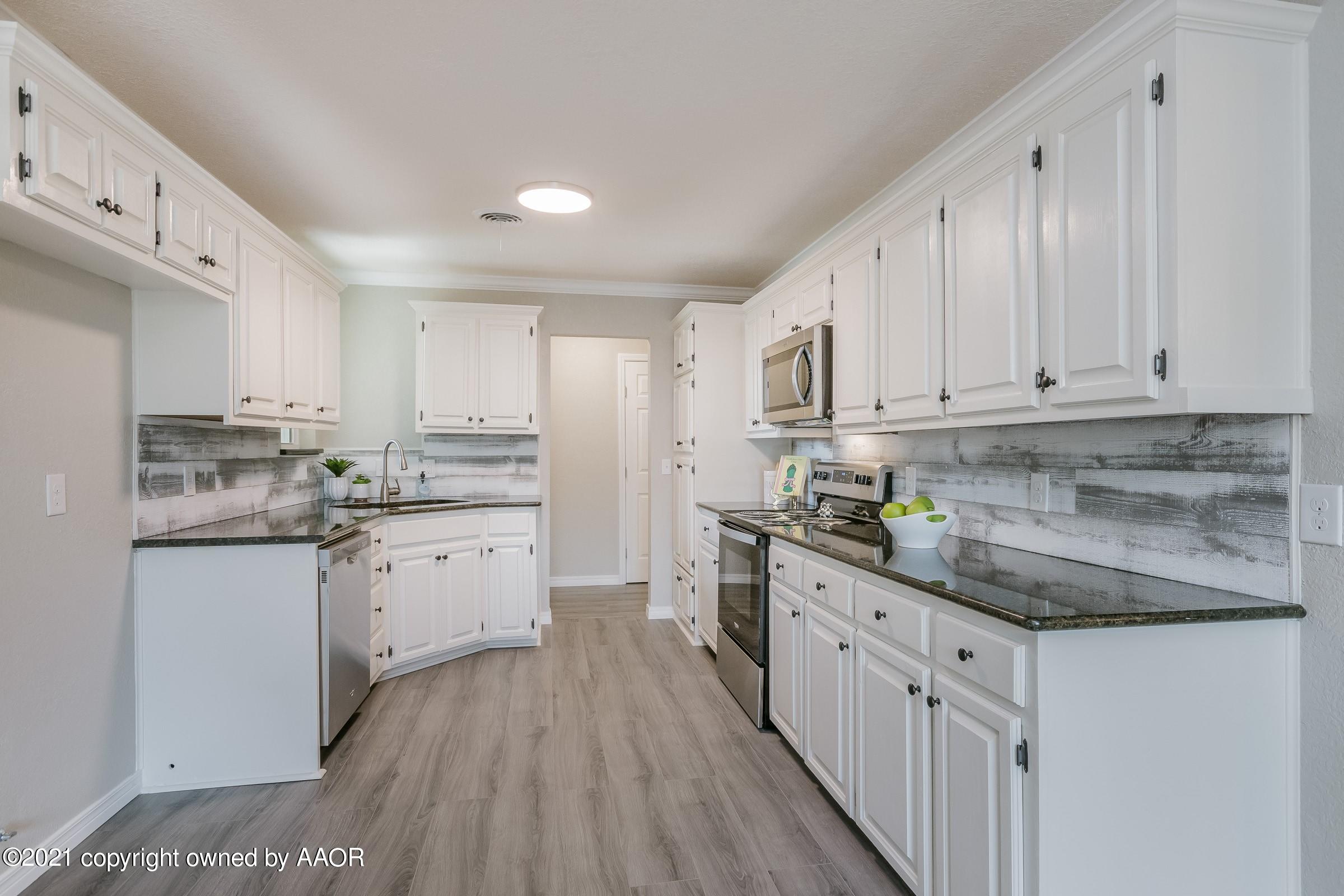 4206 Kingston Road Amarillo, TX 79109 - Photo 5 of 17 Kitchen
