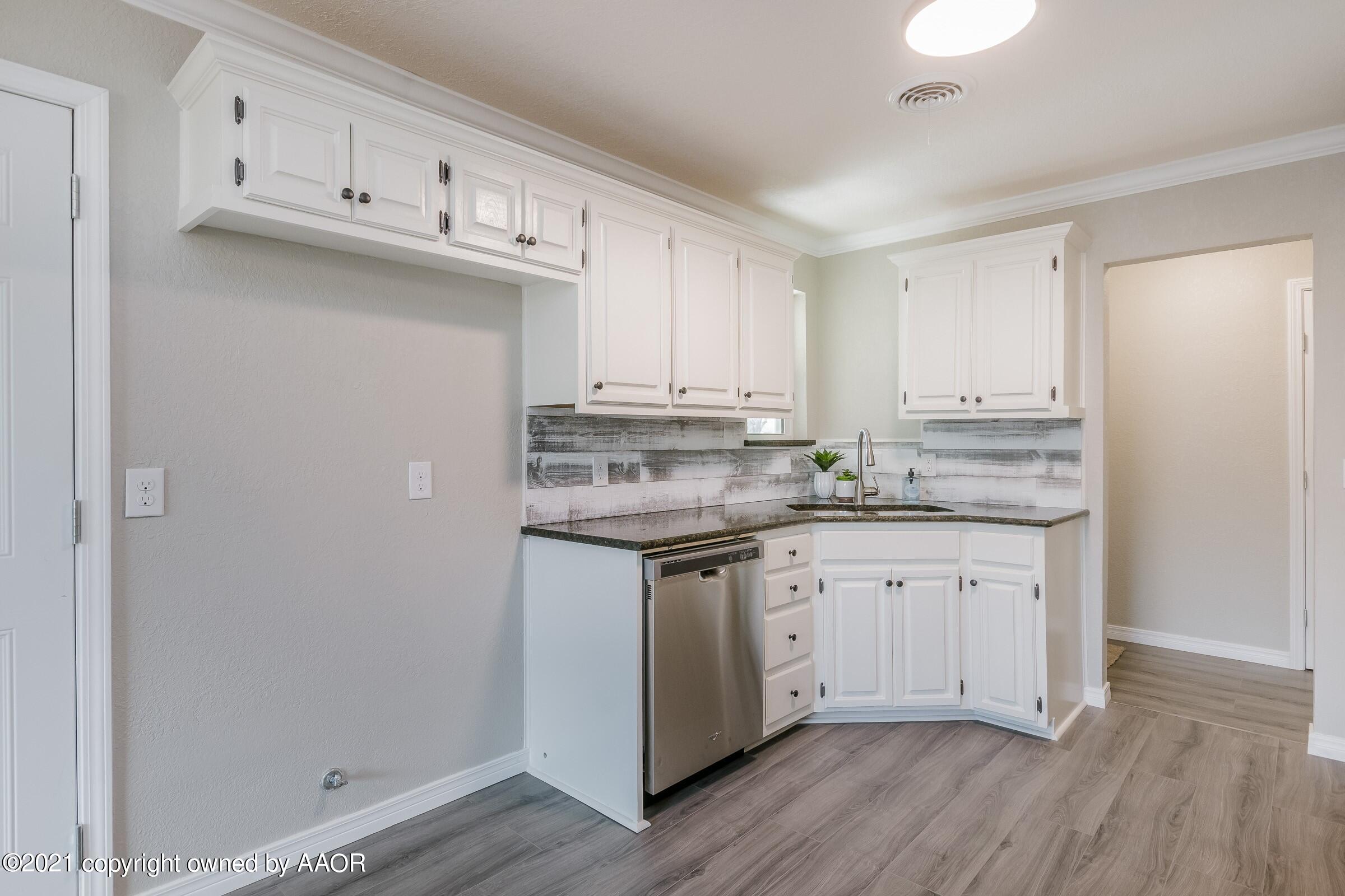 4206 Kingston Road Amarillo, TX 79109 - Photo 6 of 17 Kitchen