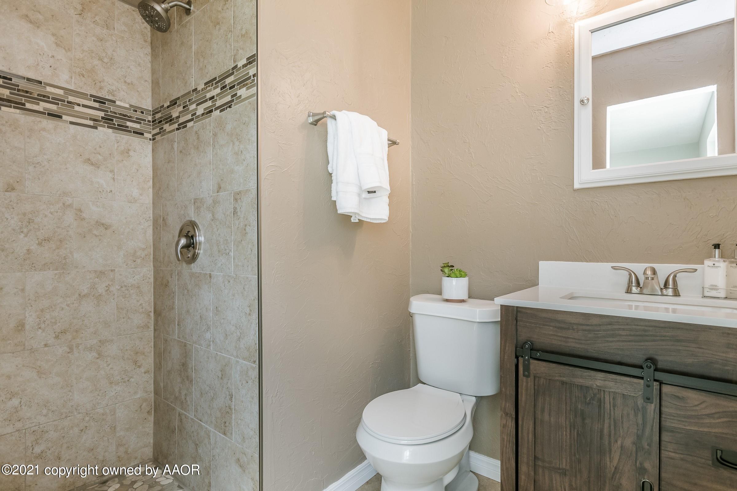 4206 Kingston Road Amarillo, TX 79109 - Photo 10 of 17 Master Bathroom
