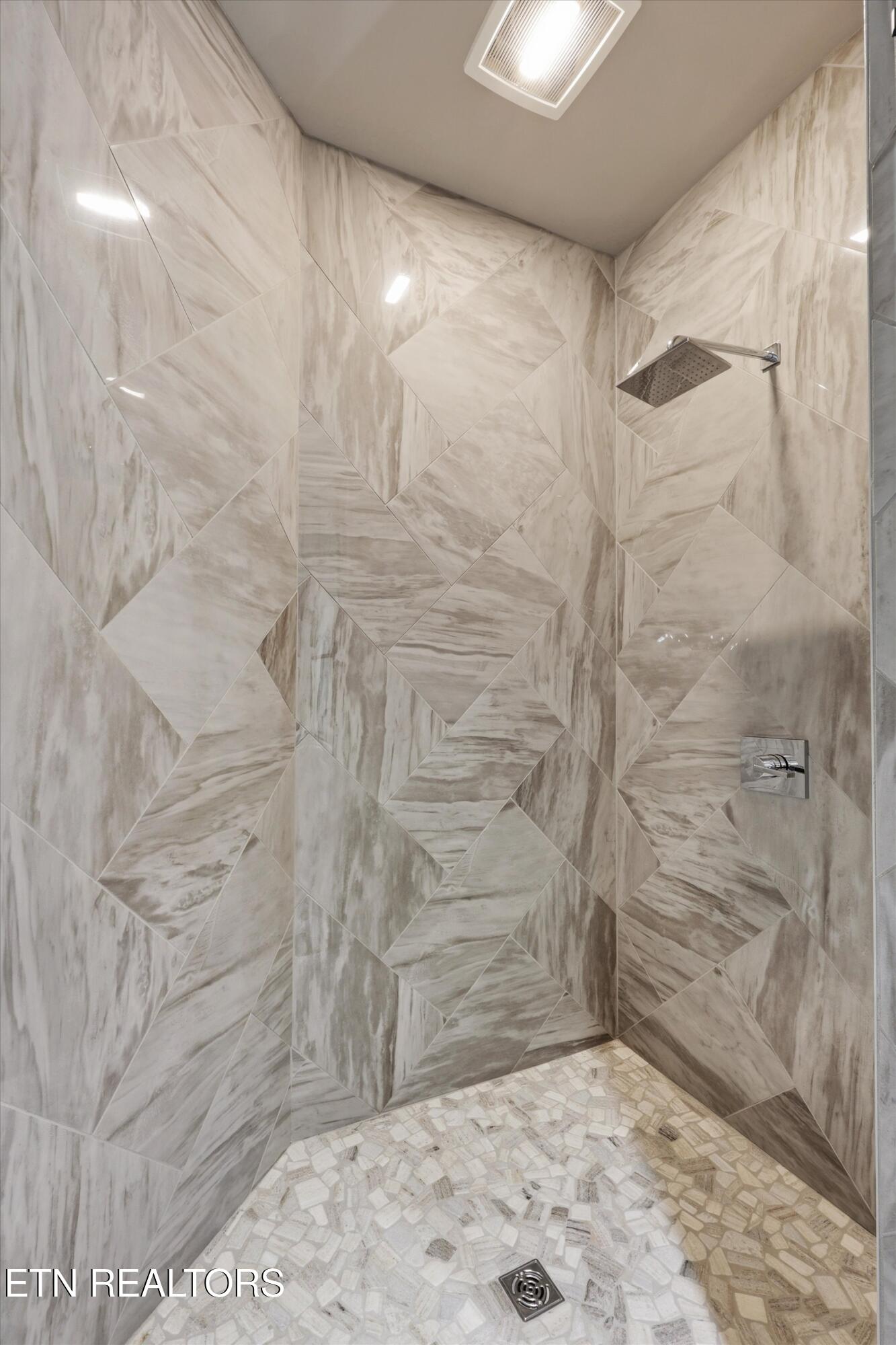 1708 Cades Cove Road Knoxville, TN 37922 - Photo 25 of 57 Primary en-suite