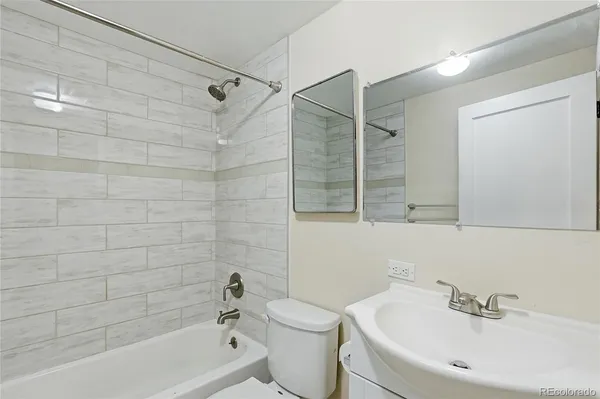 $1,425 | 6190 Wadsworth Boulevard, Arvada, CO 80003