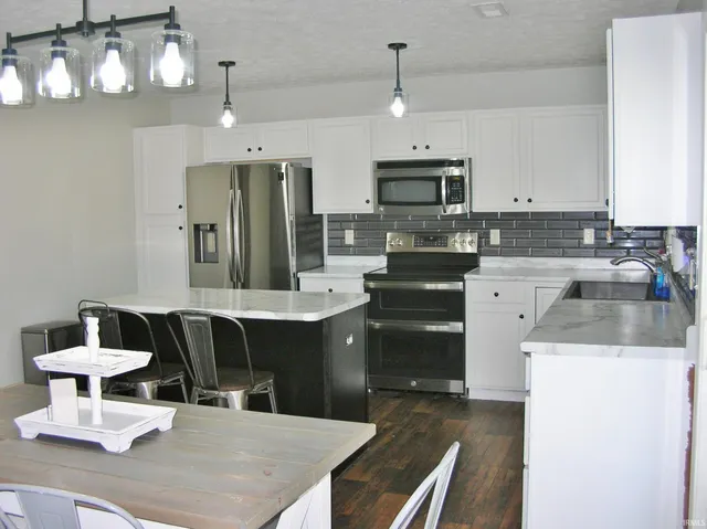 $324,900 | 9434 Hedgewood Court, Evansville, IN 47725