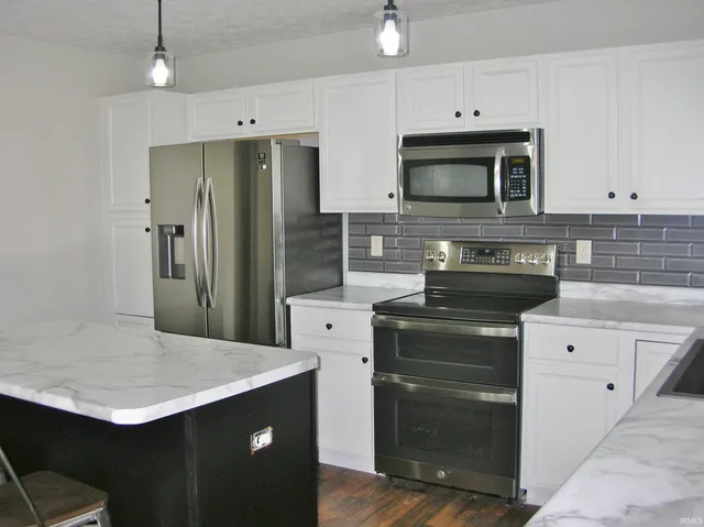 $324,900 | 9434 Hedgewood Court, Evansville, IN 47725