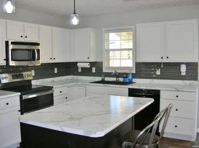 $324,900 | 9434 Hedgewood Court, Evansville, IN 47725