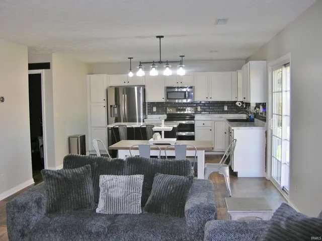 $324,900 | 9434 Hedgewood Court, Evansville, IN 47725