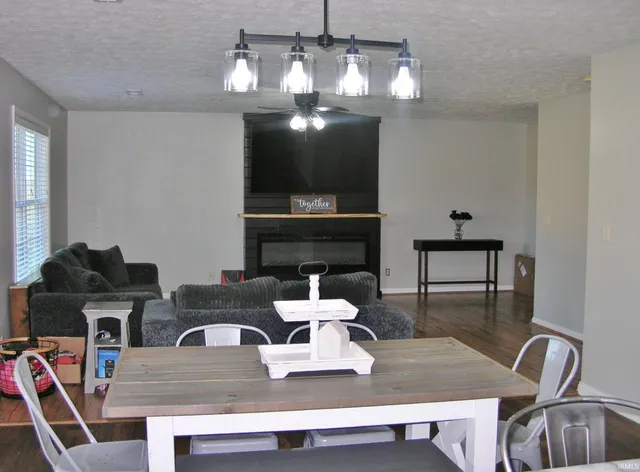 $324,900 | 9434 Hedgewood Court, Evansville, IN 47725