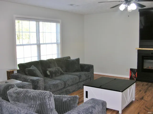 $324,900 | 9434 Hedgewood Court, Evansville, IN 47725