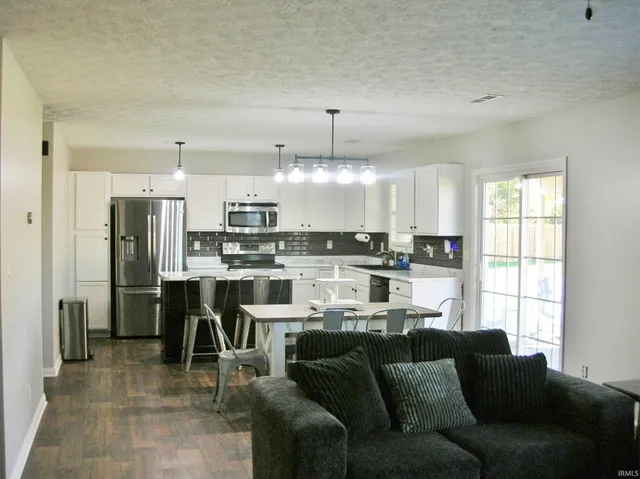 $324,900 | 9434 Hedgewood Court, Evansville, IN 47725