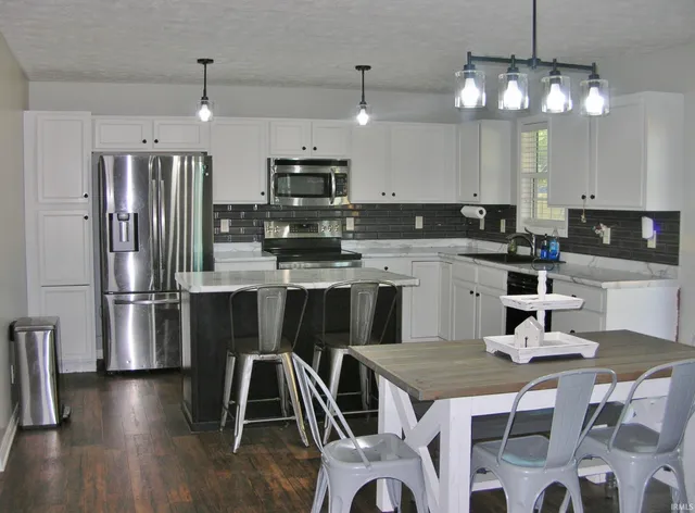 $324,900 | 9434 Hedgewood Court, Evansville, IN 47725