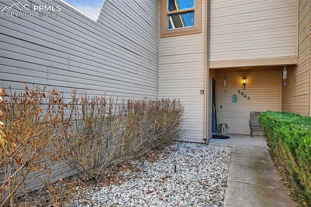 a view of a pathway of a house