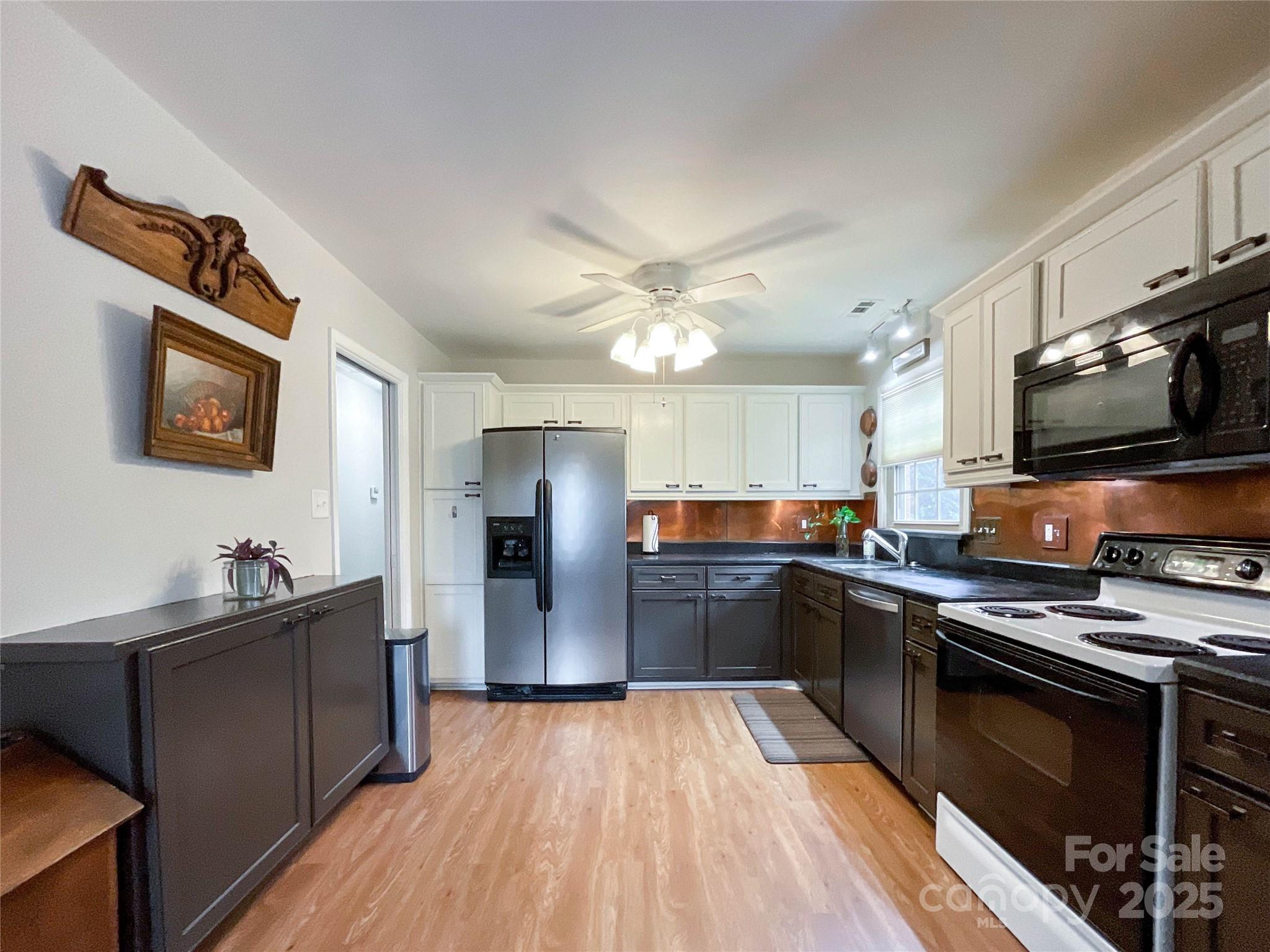 7109 Edgefield Court Matthews, NC 28104 - Photo 11 of 34