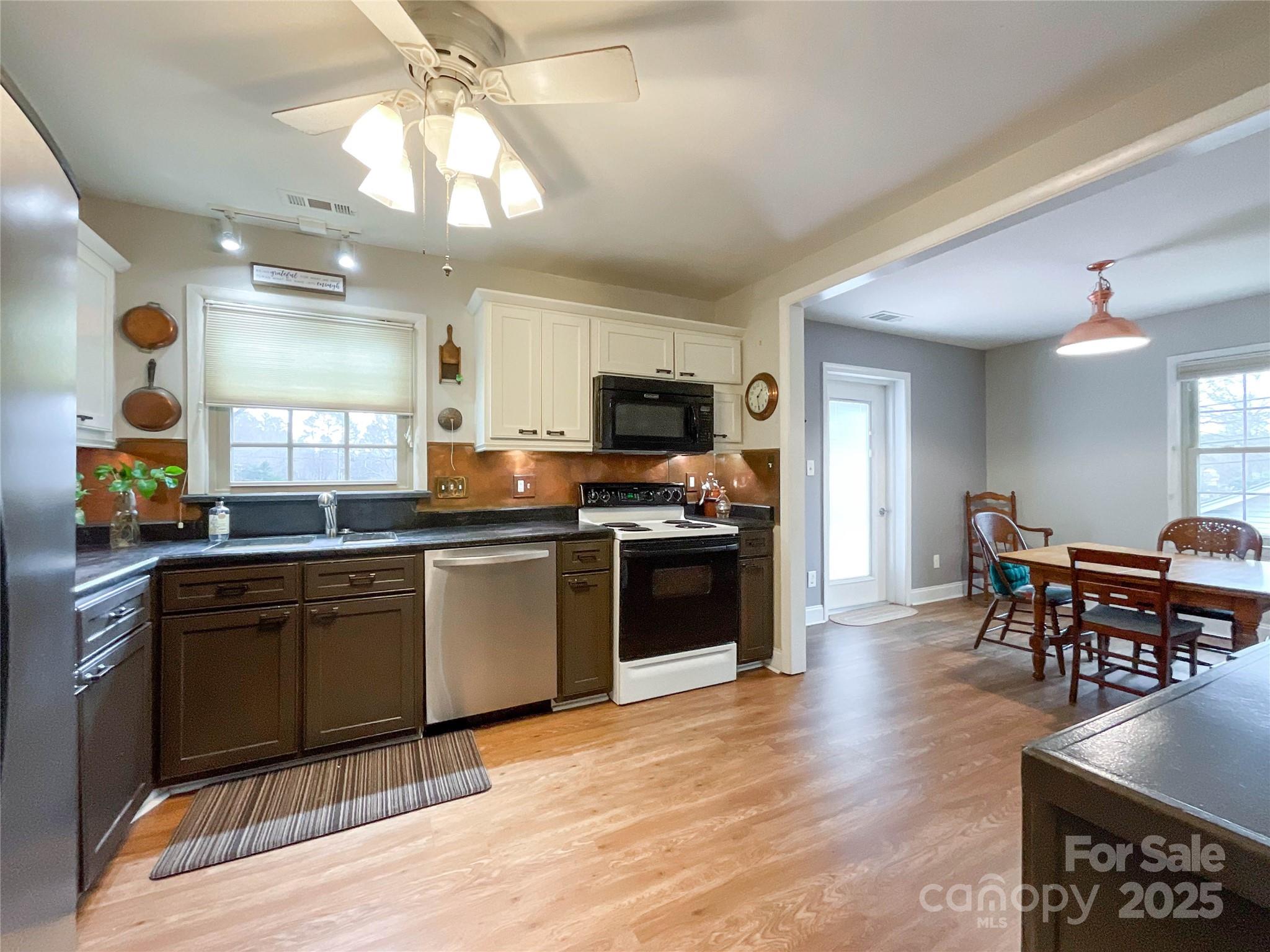 7109 Edgefield Court Matthews, NC 28104 - Photo 9 of 34