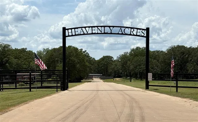 a view of a park with welcome board