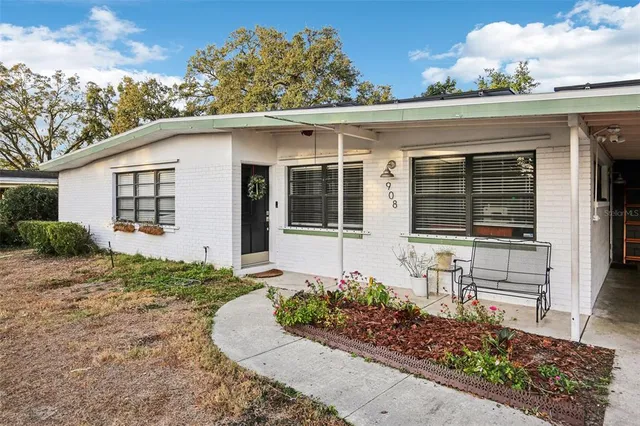 $375,000 | 908 Skyview Drive, Brandon, FL 33510