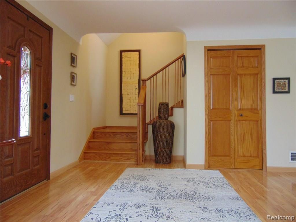 2700 Mohawk Lane Rochester Hills, MI 48306 - Photo 9 of 83