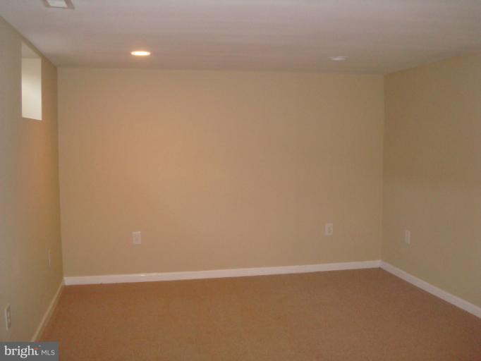 819 Kevin Road Baltimore, MD 21229 - Photo 8 of 10 Family Room